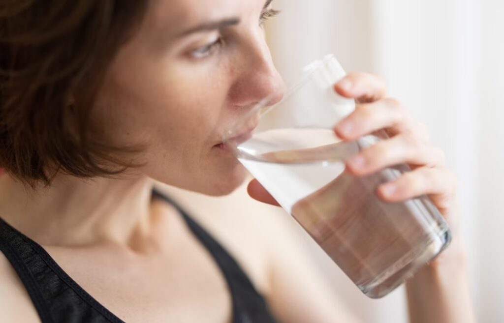 Manfaat Minum Air Putih Sebelum Tidur